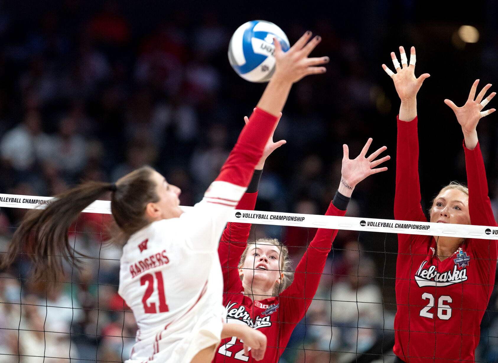 121921-owh-spo-nuvolley33.jpg